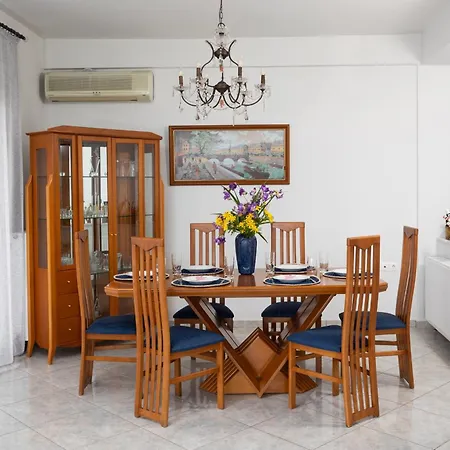 Villa Seacrest *